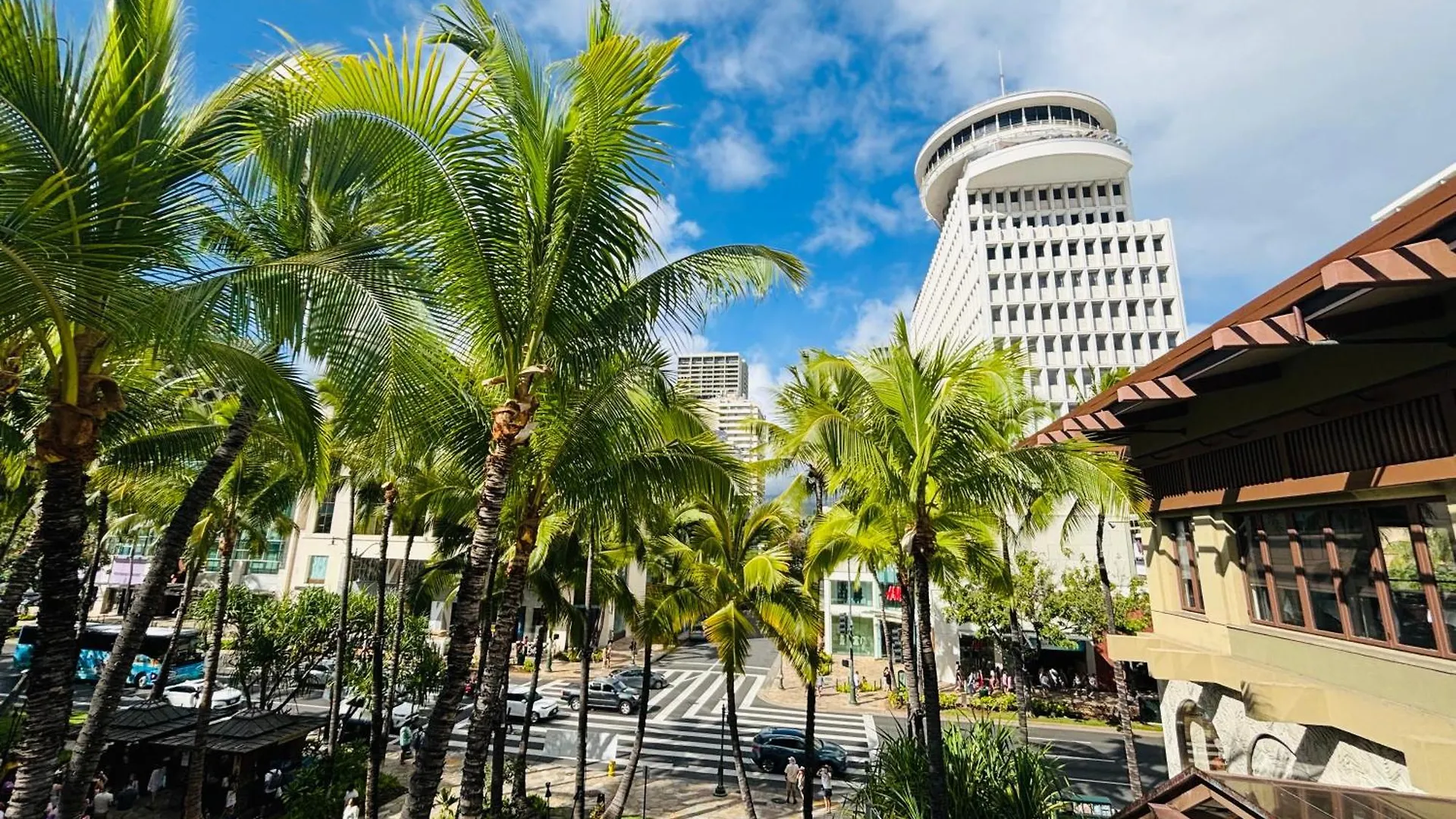 Royal Kuhio 1701 - Spacious Corner Unit With Stunning Ocean City Views In The Heart Of Waikiki! Honolulu