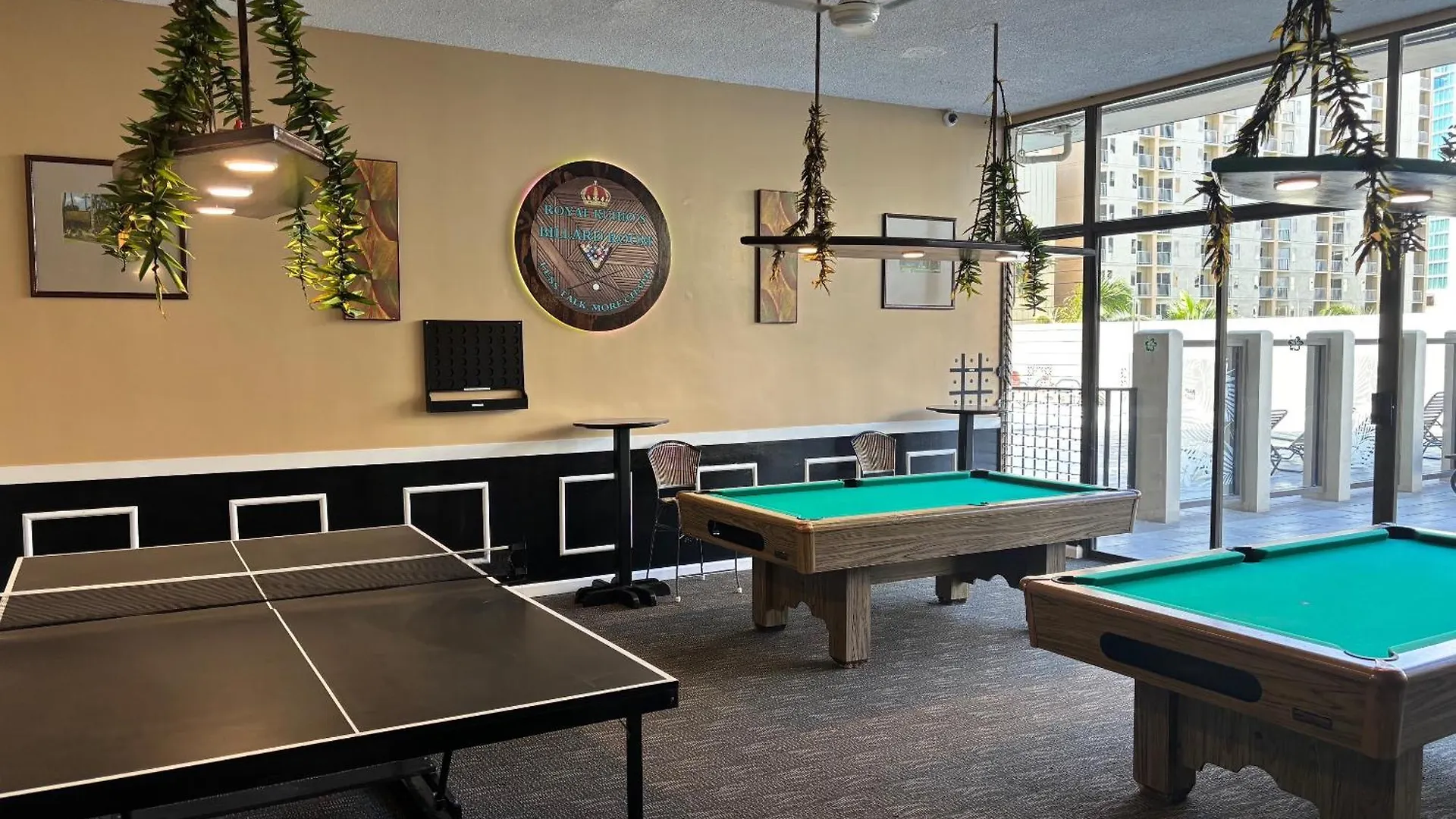 Royal Kuhio 1701 - Spacious Corner Unit With Stunning Ocean City Views In The Heart Of Waikiki! Honolulu